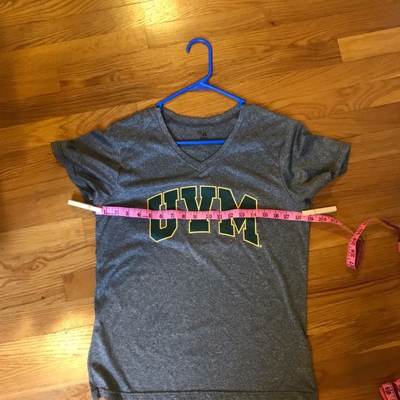 Woman’s University of Vermont technical T-shirt. - Picture 4 of 7